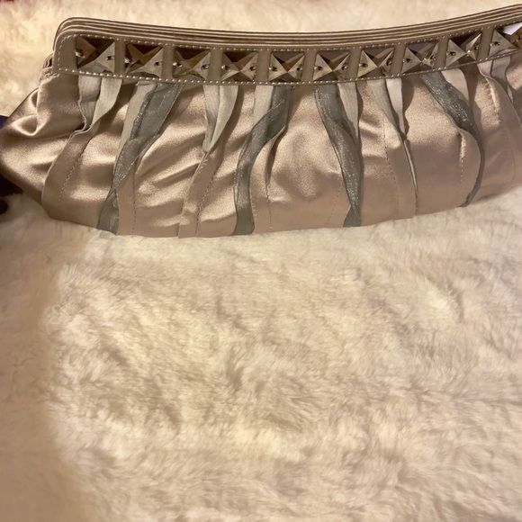 Authentic PreLoved Stuart Weitzman clutch in Silver - Picture 5 of 5